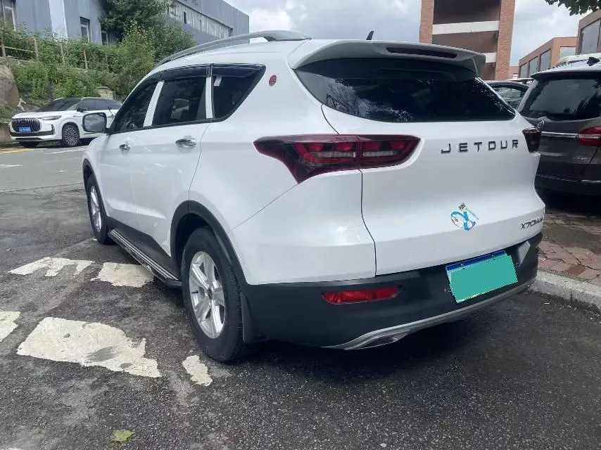 Jetour 2022 X70M 1.5T avant-garde partner 7-seat manual gear 6