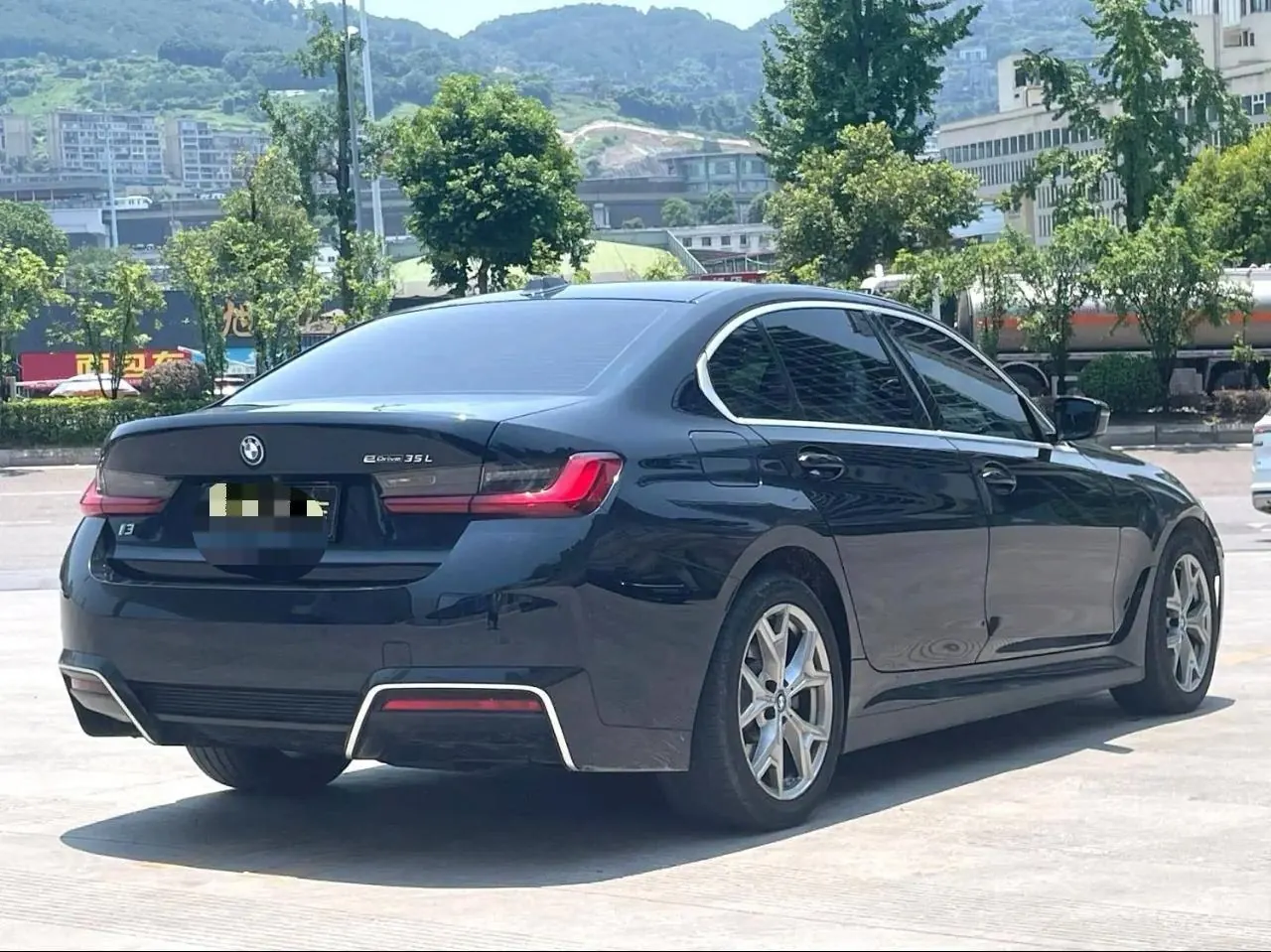 BMW 2024 i3 eDrive 35 L automatic gear 8