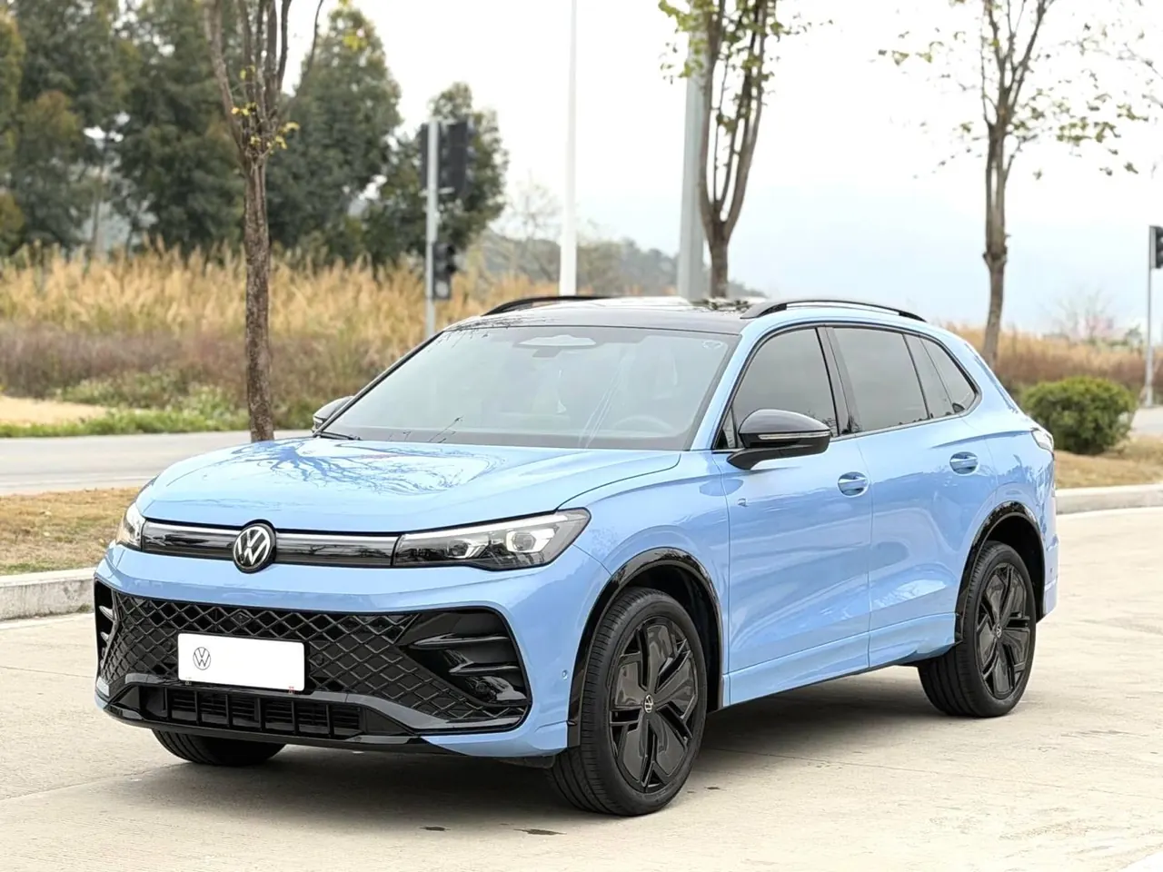 Open image lightbox: Volkswagen 2024 Tiguan L PRO 2.0TSI 380TSI Four-wheel Drive R-Line Smart Edition Automatic Gear