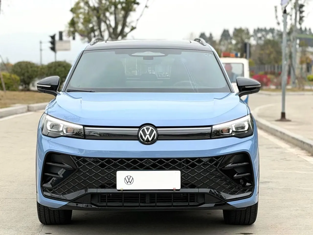 Volkswagen 2024 Tiguan L PRO 2.0TSI 380TSI Four-wheel Drive R-Line Smart Edition Automatic Gear 2
