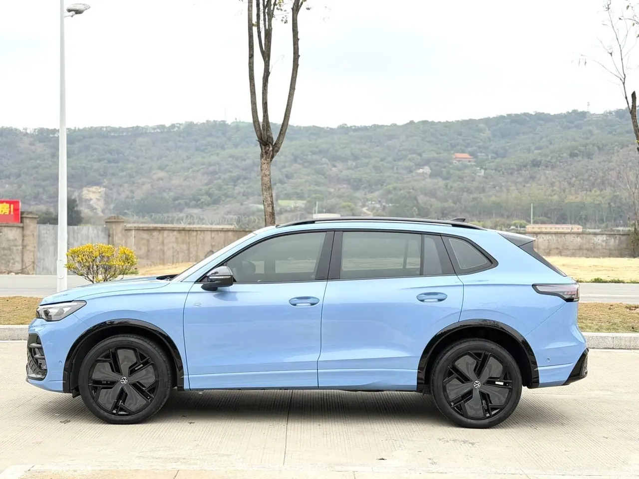 Volkswagen 2024 Tiguan L PRO 2.0TSI 380TSI Four-wheel Drive R-Line Smart Edition Automatic Gear 3