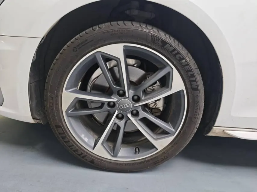 Audi 2020 A4L 2.0TFSI 40TFSI Fashion Dynamic Automatic 5
