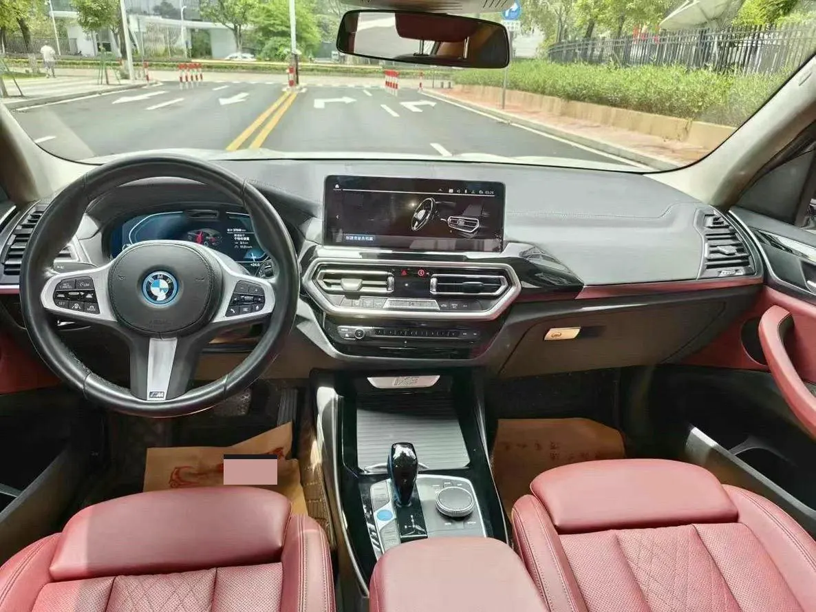 BMW 2022 iX3 leading automatic 5