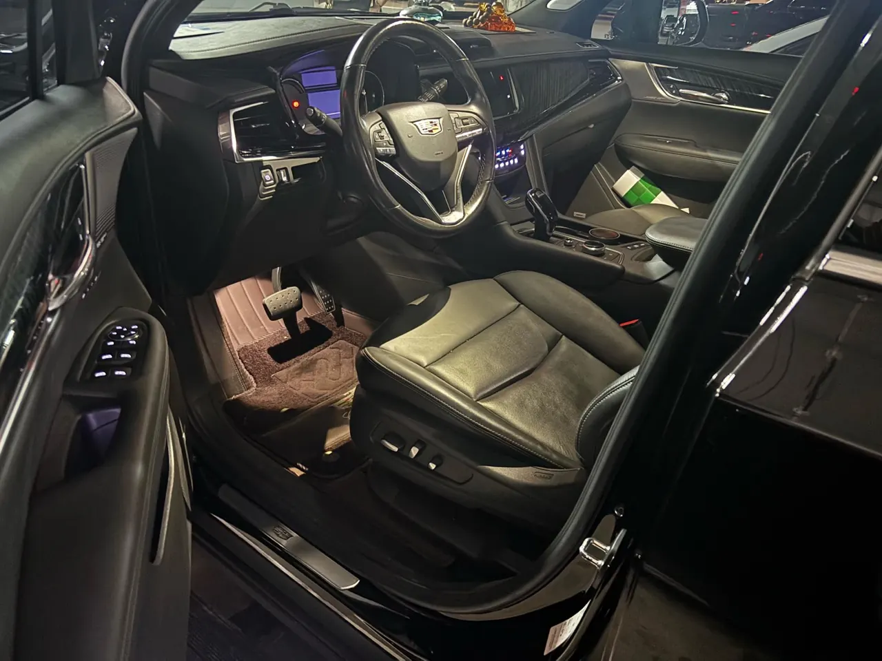 Cadillac 2022 XT6 48V 2.0T 6-seat four-wheel drive luxury automatic gear 4