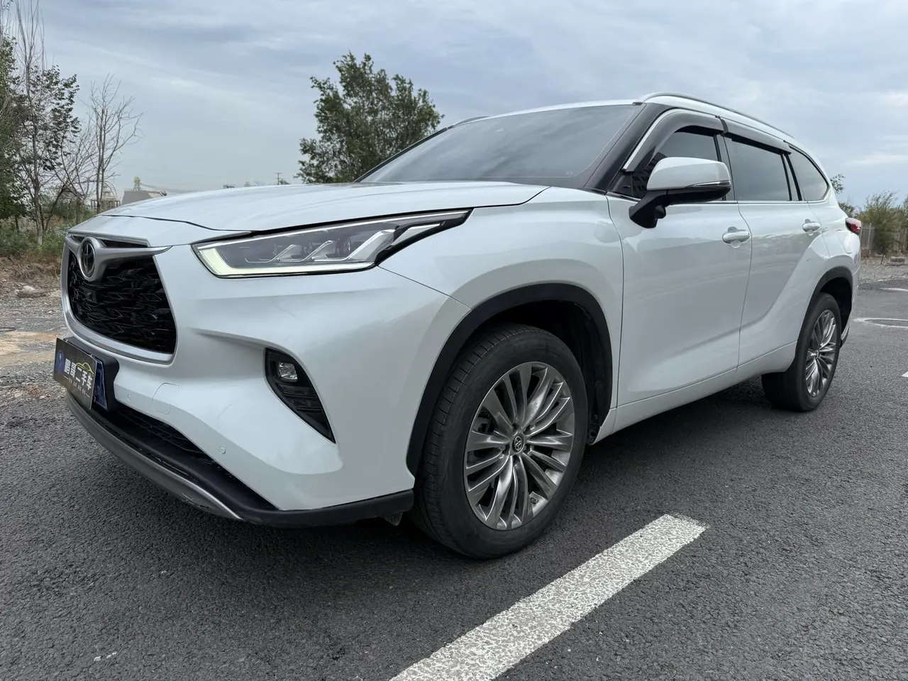 Toyota 2022 Highlander 2.0T 380T 4-wheel drive premium version 7-seat automatic gear - View 1