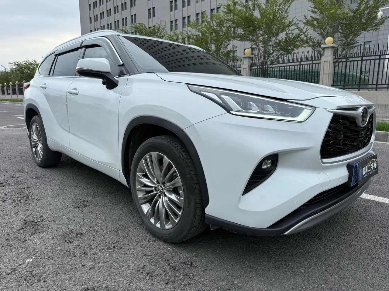 Toyota 2022 Highlander 2.0T 380T 4-wheel drive premium version 7-seat automatic gear 2