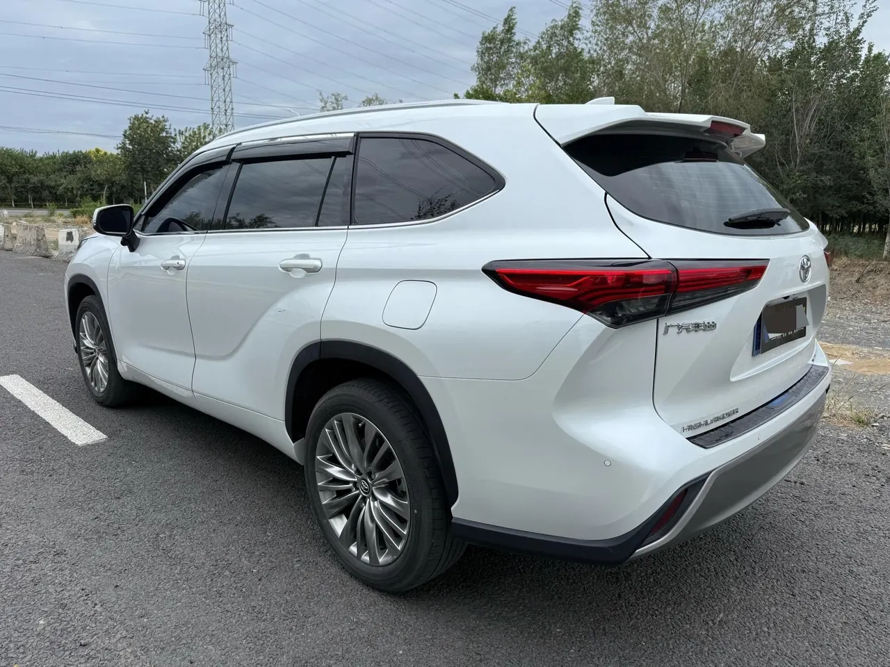 Toyota 2022 Highlander 2.0T 380T 4-wheel drive premium version 7-seat automatic gear 4
