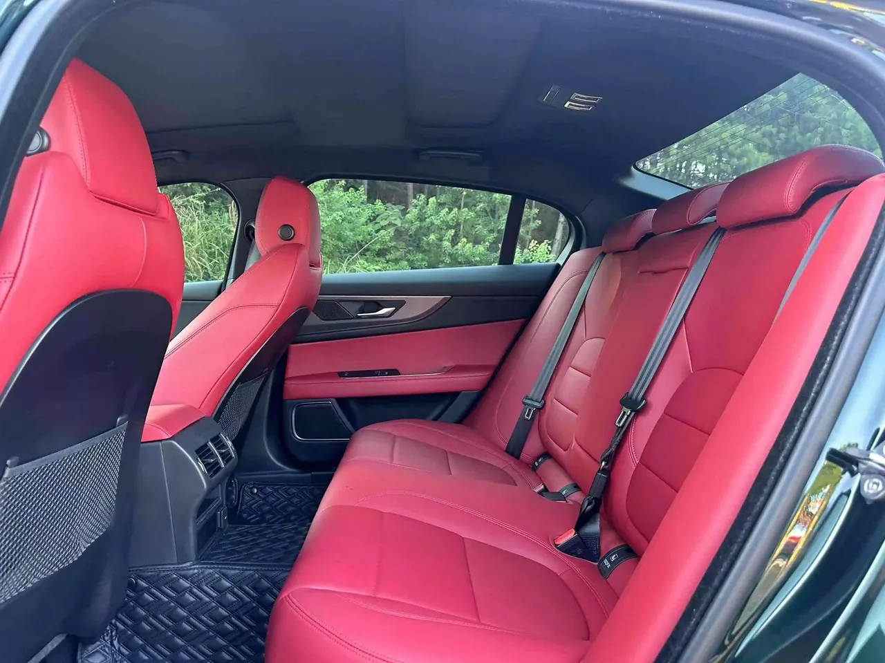 Jaguar 2024 XEL 2.0T 250PS R-DYNAMIC S Yao Black Sports Edition Automatic Gear 6