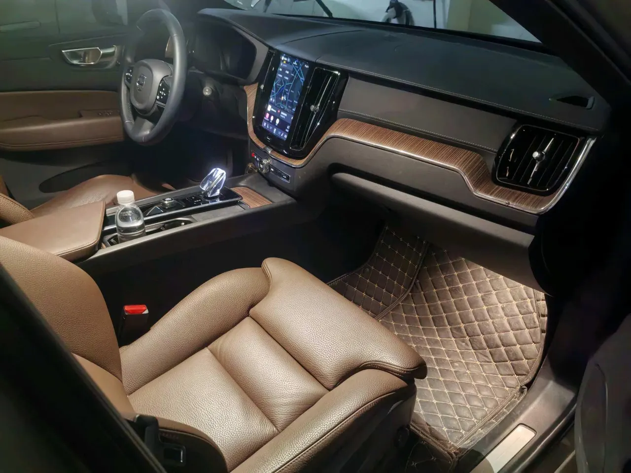 Volvo XC60 New Energy 2023 XC60 PHEV 2.0T T8 Long Endurance Four-wheel Drive Zhiyuan Deluxe Edition Automatic Gear 3