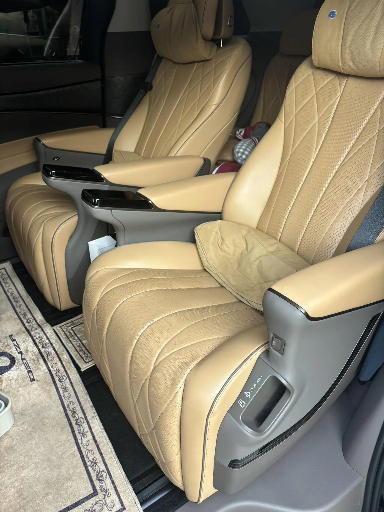Denza 2022 Denza D9 DM-i 1.5T stepless 1040 distinguished automatic gear 3