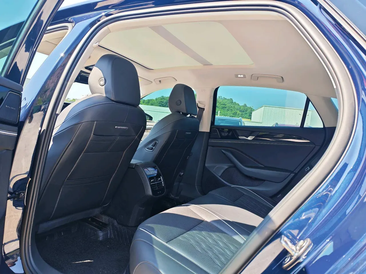 Volkswagen 2024 Magotan 2.0TSI 380TSI Extreme Edition Automatic 3