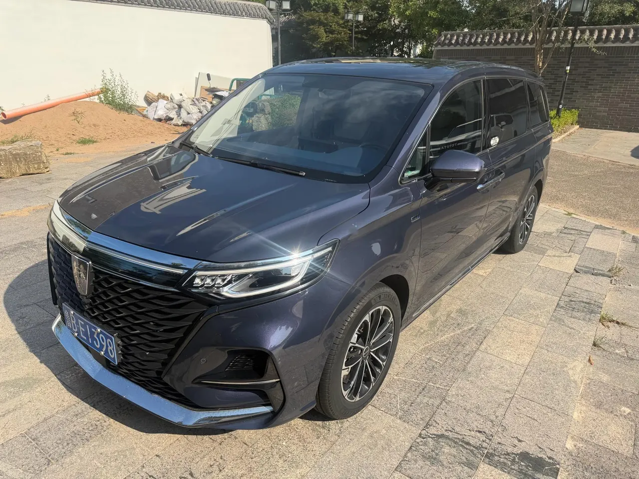 Open image lightbox: Roewe 2022 iMAX8 2.0TGI 400TGI Happy Gathering Edition Automatic Gear