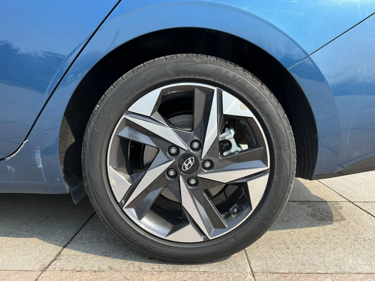 Hyundai 2022 Elantra -3-compartment 1.5 stepless LUX premium automatic gear 18