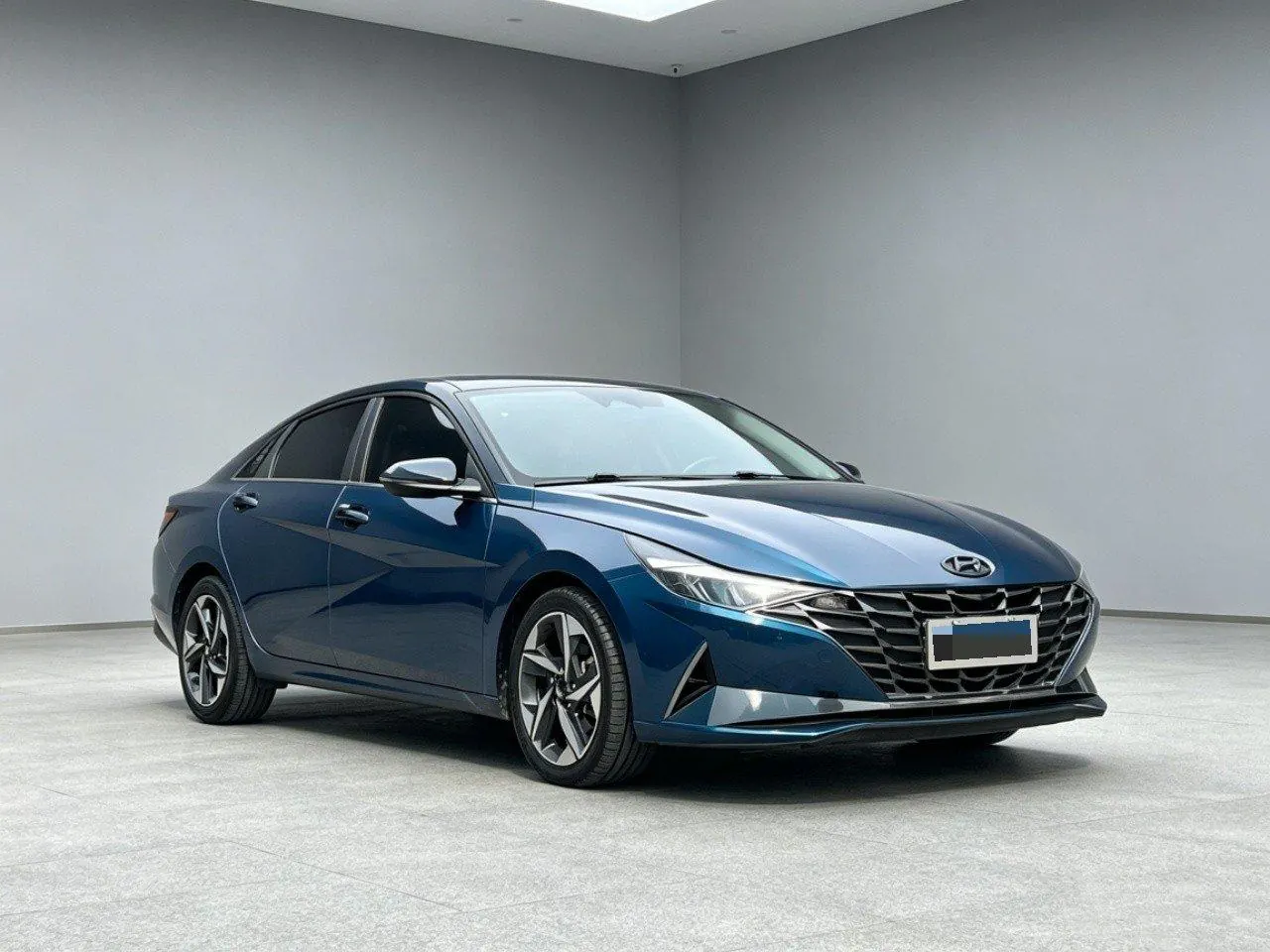Hyundai 2022 Elantra -3-compartment 1.5 stepless LUX premium automatic gear 3