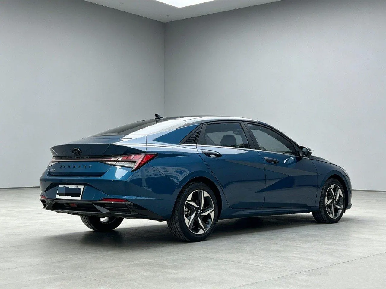 Hyundai 2022 Elantra -3-compartment 1.5 stepless LUX premium automatic gear 4