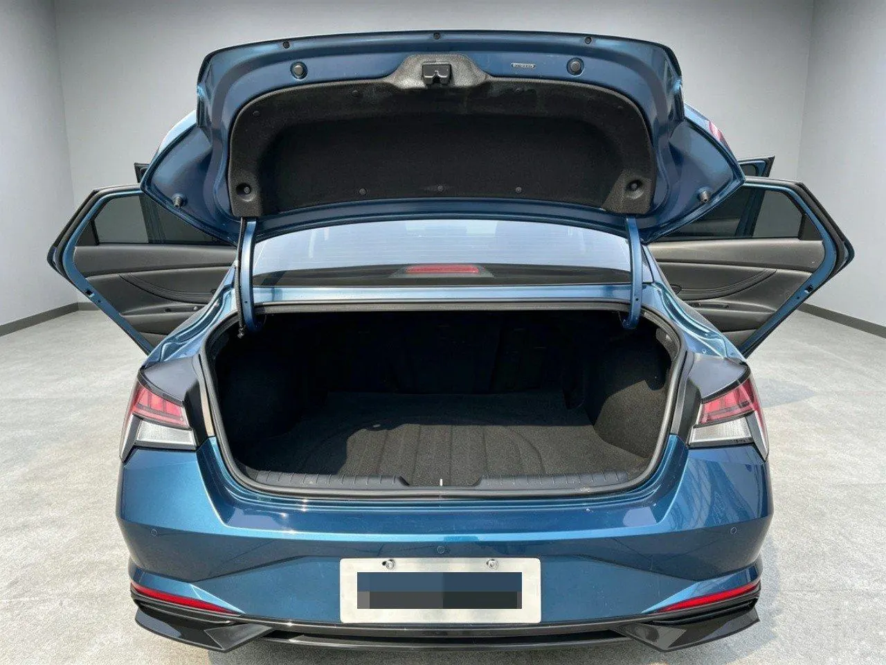 Hyundai 2022 Elantra -3-compartment 1.5 stepless LUX premium automatic gear 7