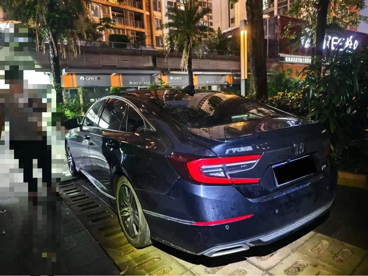 Honda 2022 10th Generation Accord 1.5T Stepless 260TURBO Magic Night Premium Edition Automatic Gear 4