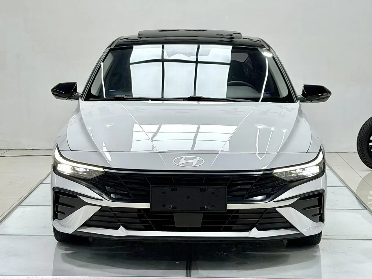 Hyundai 2023 Elantra -3-compartment 1.5 stepless LUX premium automatic gear 2