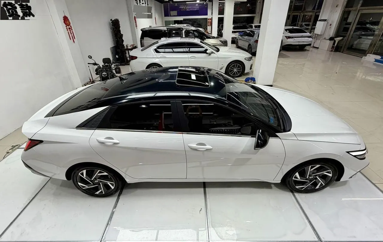 Hyundai 2023 Elantra -3-compartment 1.5 stepless LUX premium automatic gear 7