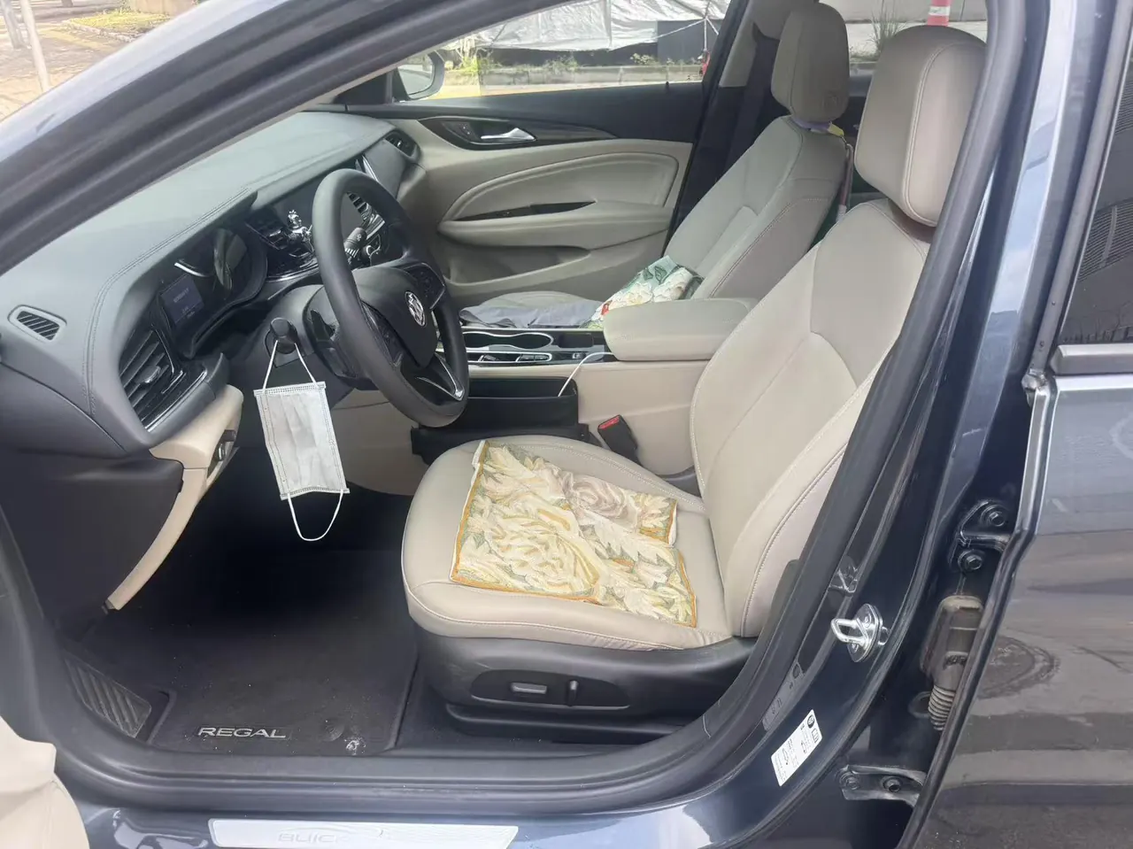 Buick 2020 Regal 1.5T 552T Elite Automatic Gear 2