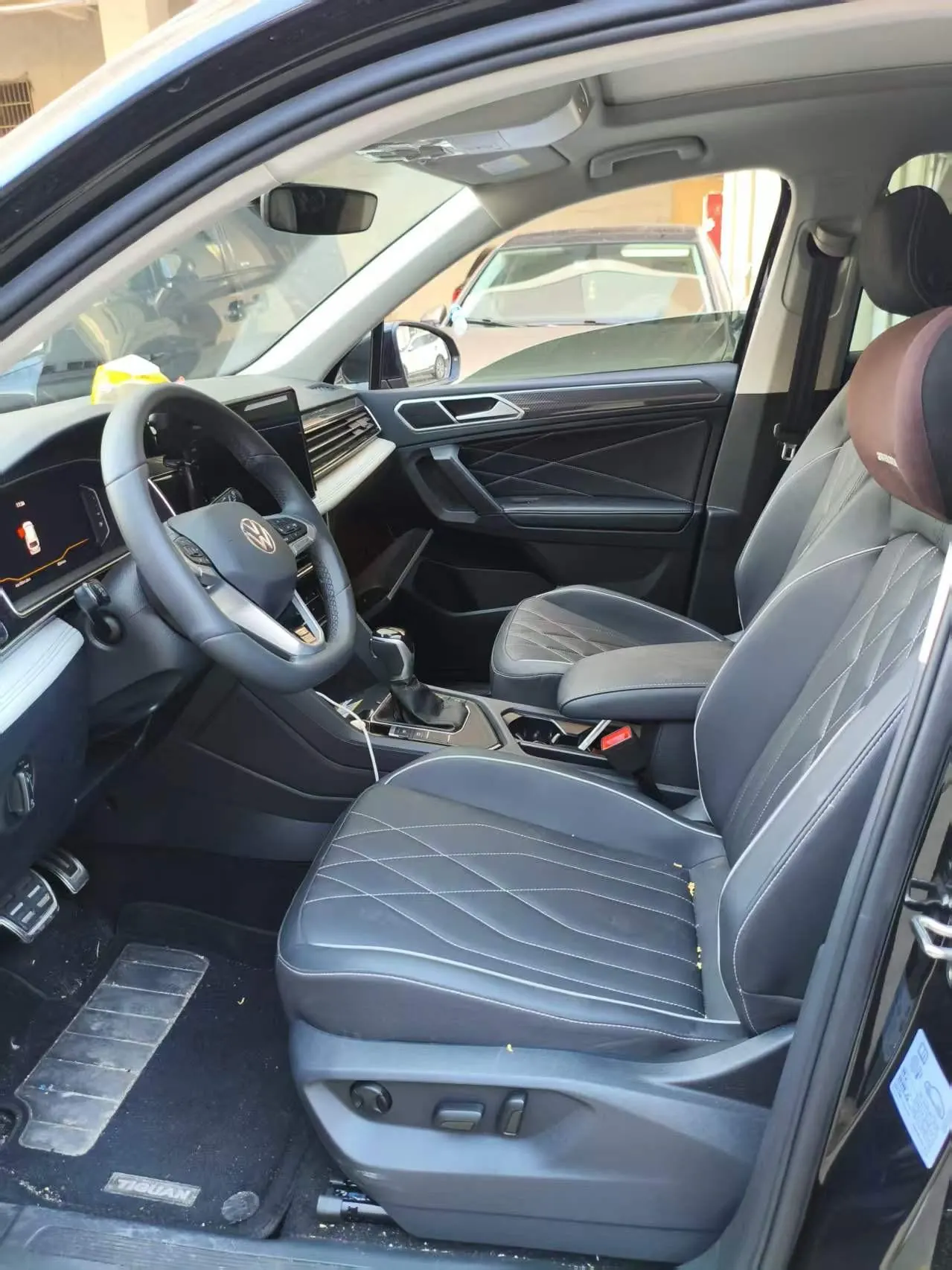 Volkswagen 2024 Tiguan L R-Line 2.0TSI 330TSI Two‑wheel‑drive R‑Line Dragon Glory Edition Automatic 5