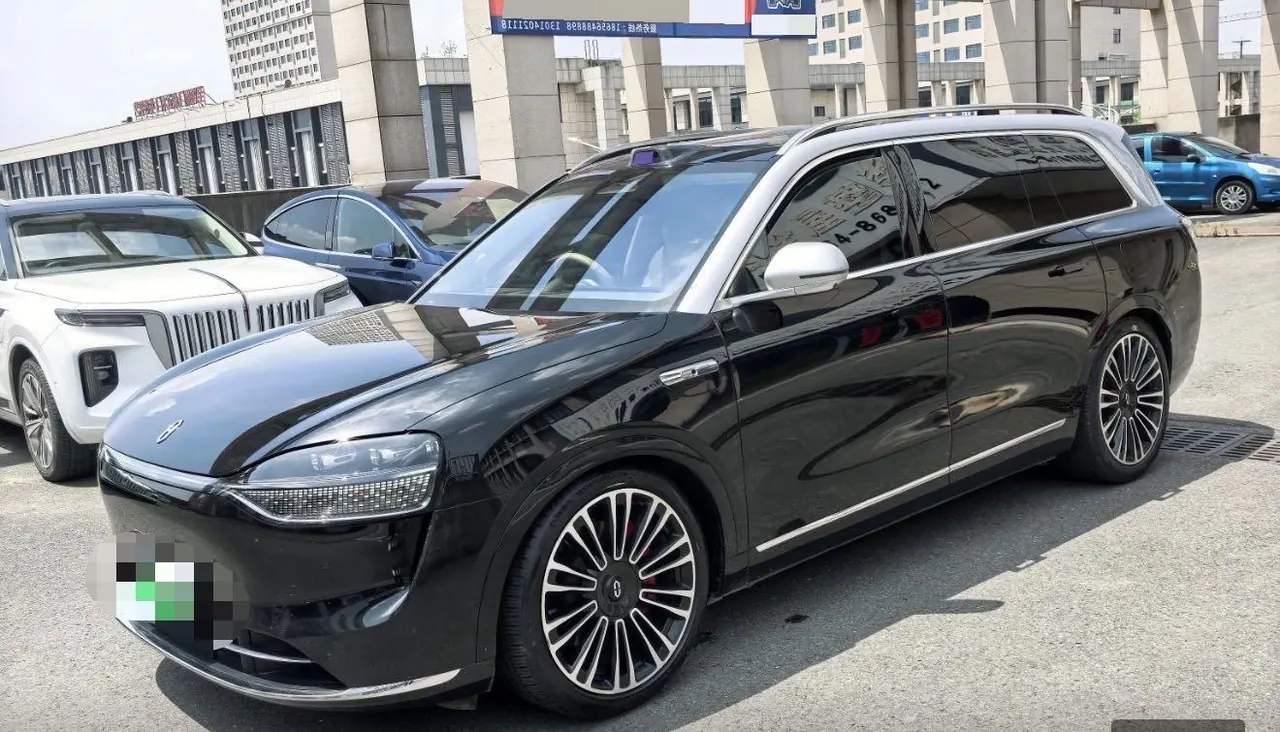 AITO 2024 AITO M9 extended range Ultra 42kWh automatic gear - View 1