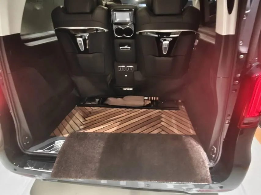 Mercedes Benz V 2022V 260 L 2.0T Premium Edition Automatic Gear 12
