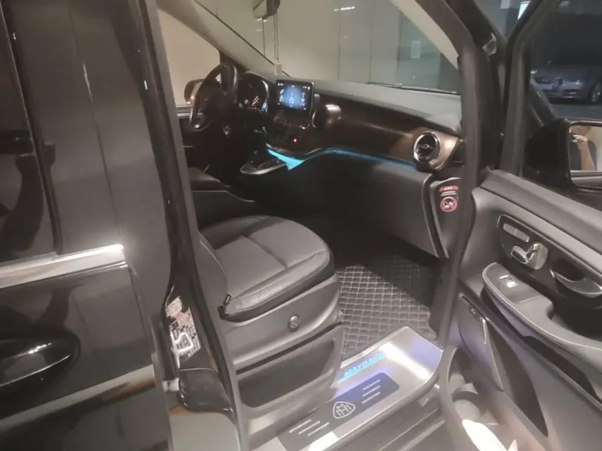 Mercedes Benz V 2022V 260 L 2.0T Premium Edition Automatic Gear 4