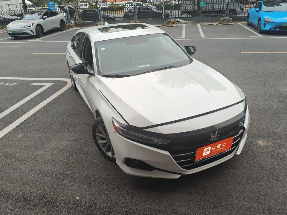 Honda 2022 10th Generation Accord 1.5T Stepless 260TURBO Deluxe Automatic Gear 3