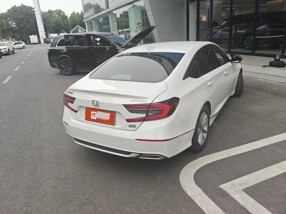 Honda 2022 10th Generation Accord 1.5T Stepless 260TURBO Deluxe Automatic Gear 5