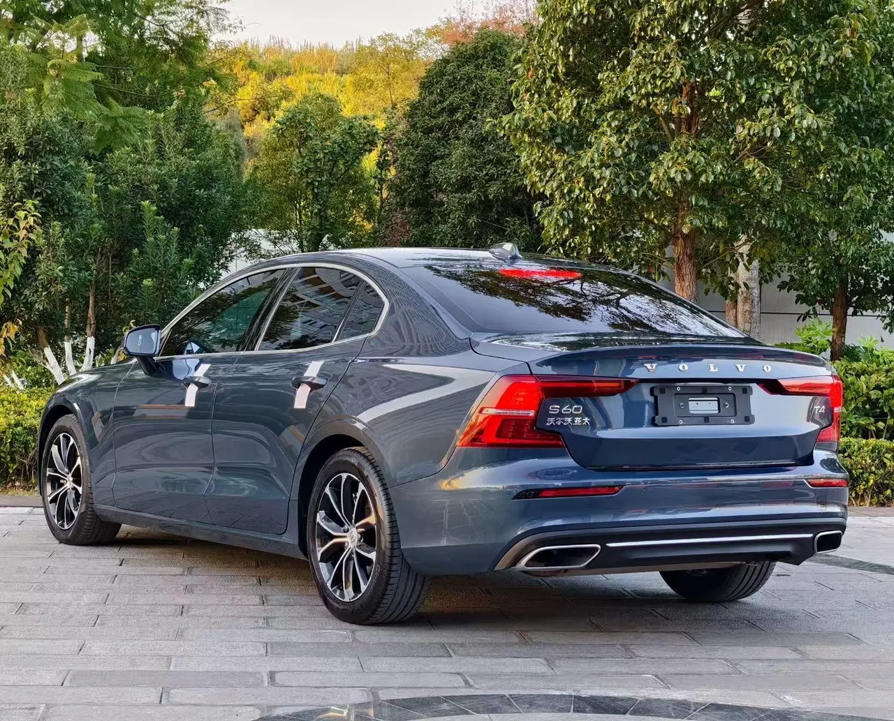 Volvo 2021 S60 2.0T T4 Zhiyi Deluxe Edition Automatic Gear 2