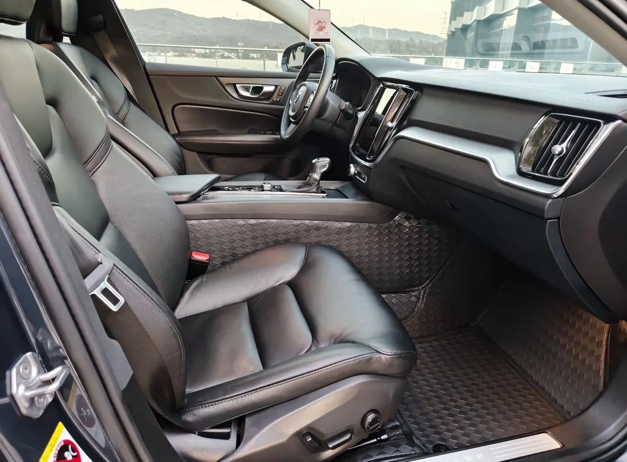 Volvo 2021 S60 2.0T T4 Zhiyi Deluxe Edition Automatic Gear 5