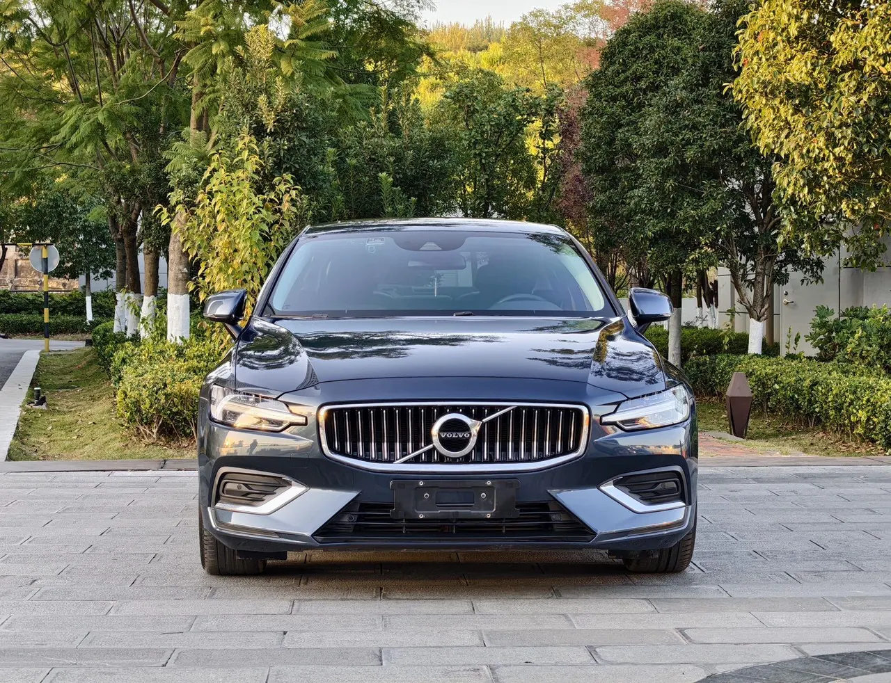 Volvo 2021 S60 2.0T T4 Zhiyi Deluxe Edition Automatic Gear 7
