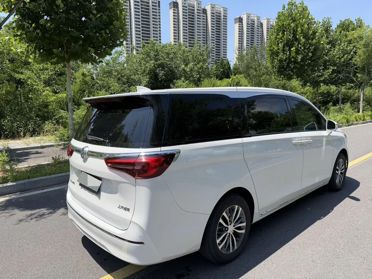 Buick 2023 GL8 ES Lu Zun 48V 2.0T 653T Comfortable Automatic Gear 5