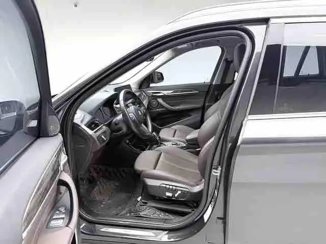 BMW 2022 X1 xDrive25Li 2.0T exclusive automatic gear 5