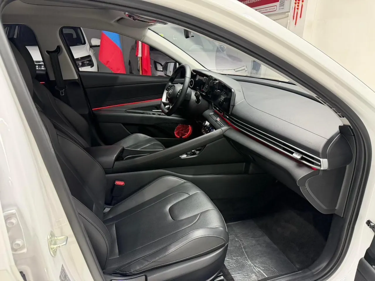 Hyundai 2023 Elantra -3-compartment 1.5 stepless LUX premium automatic gear 10