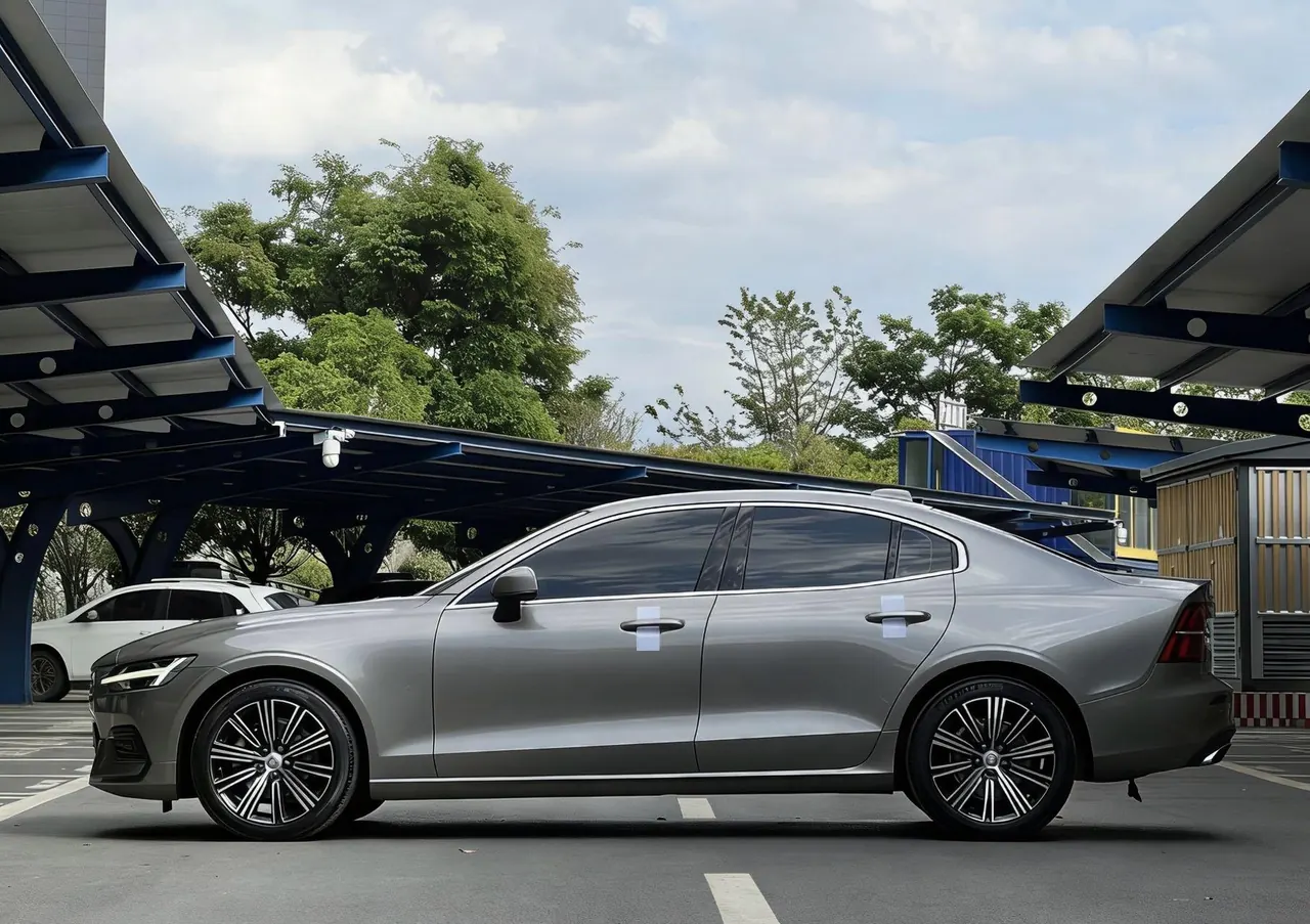 Volvo 2021 S60 2.0T T4 Zhiyuan Deluxe Edition Automatic Gear 2