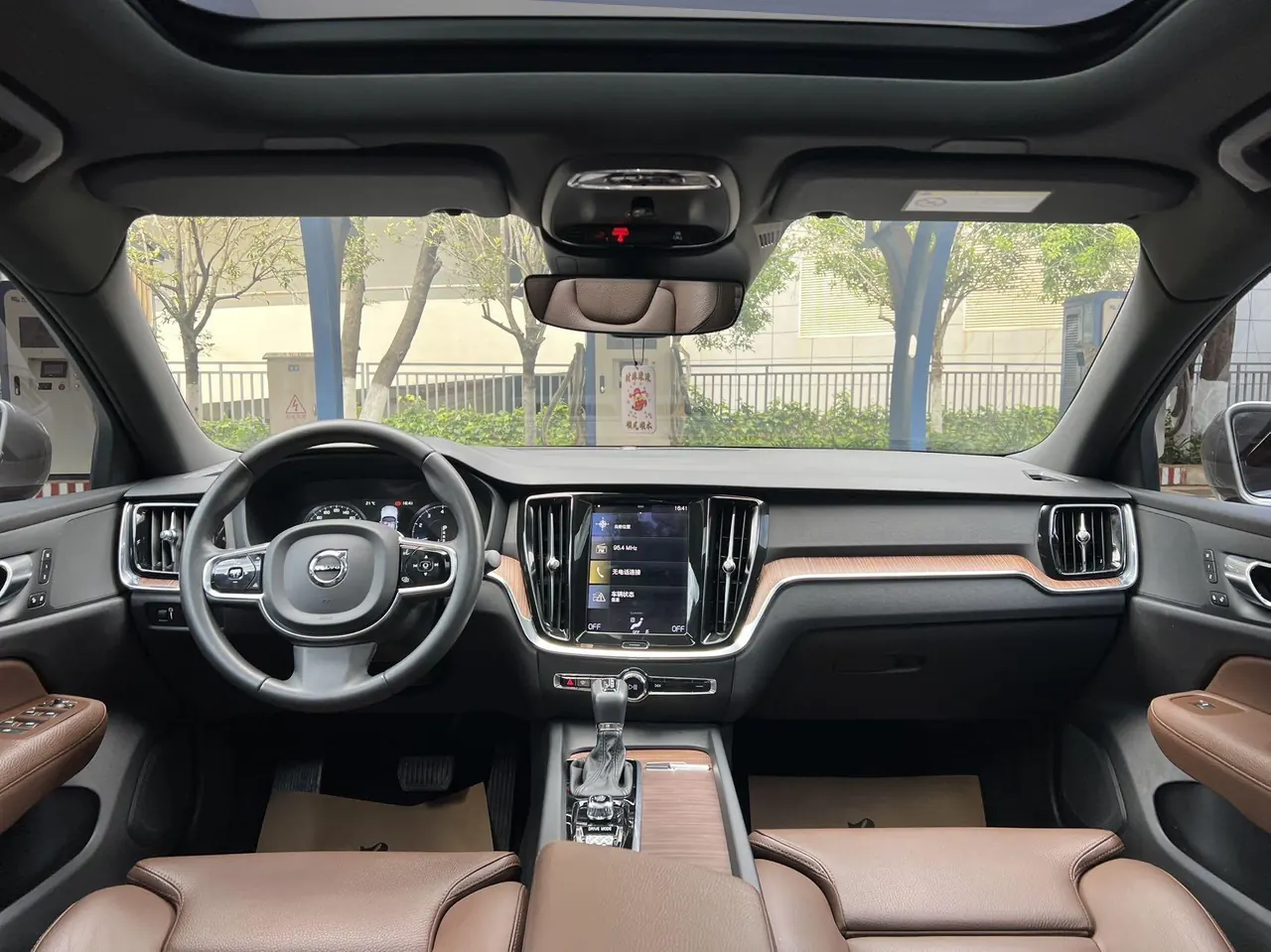 Volvo 2021 S60 2.0T T4 Zhiyuan Deluxe Edition Automatic Gear 4