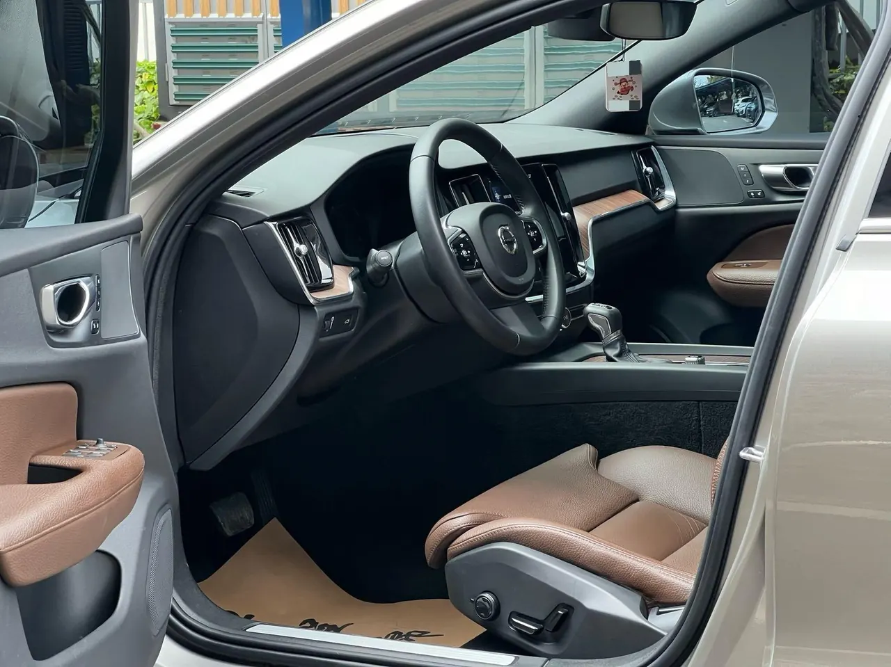 Volvo 2021 S60 2.0T T4 Zhiyuan Deluxe Edition Automatic Gear 5