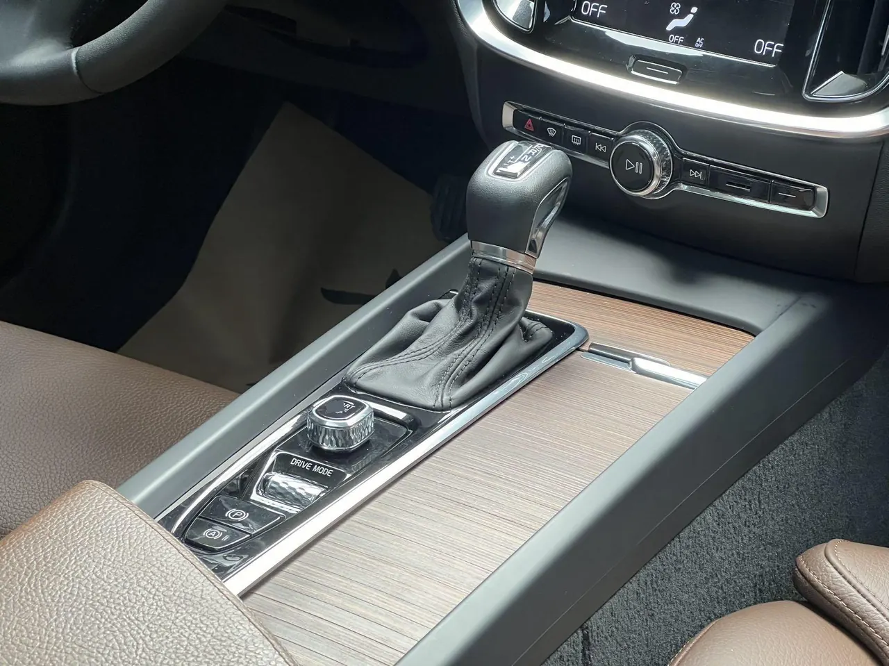 Volvo 2021 S60 2.0T T4 Zhiyuan Deluxe Edition Automatic Gear 8