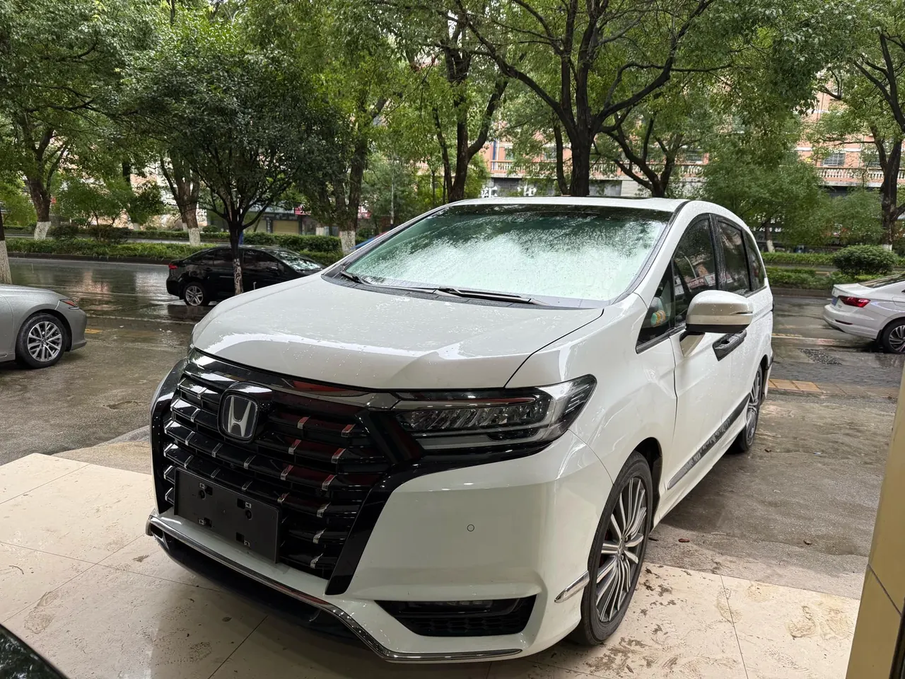 Открыть галерею: Honda 2022 Ailishen Hybrid 2.0 Stepless Extreme Edition Automatic Gear