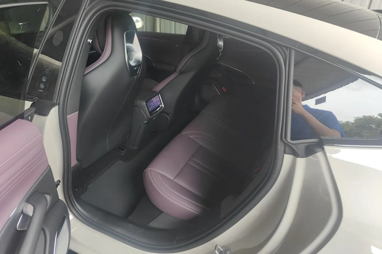 MI 2026 SU7 Standard Edition Automatic Gear 8