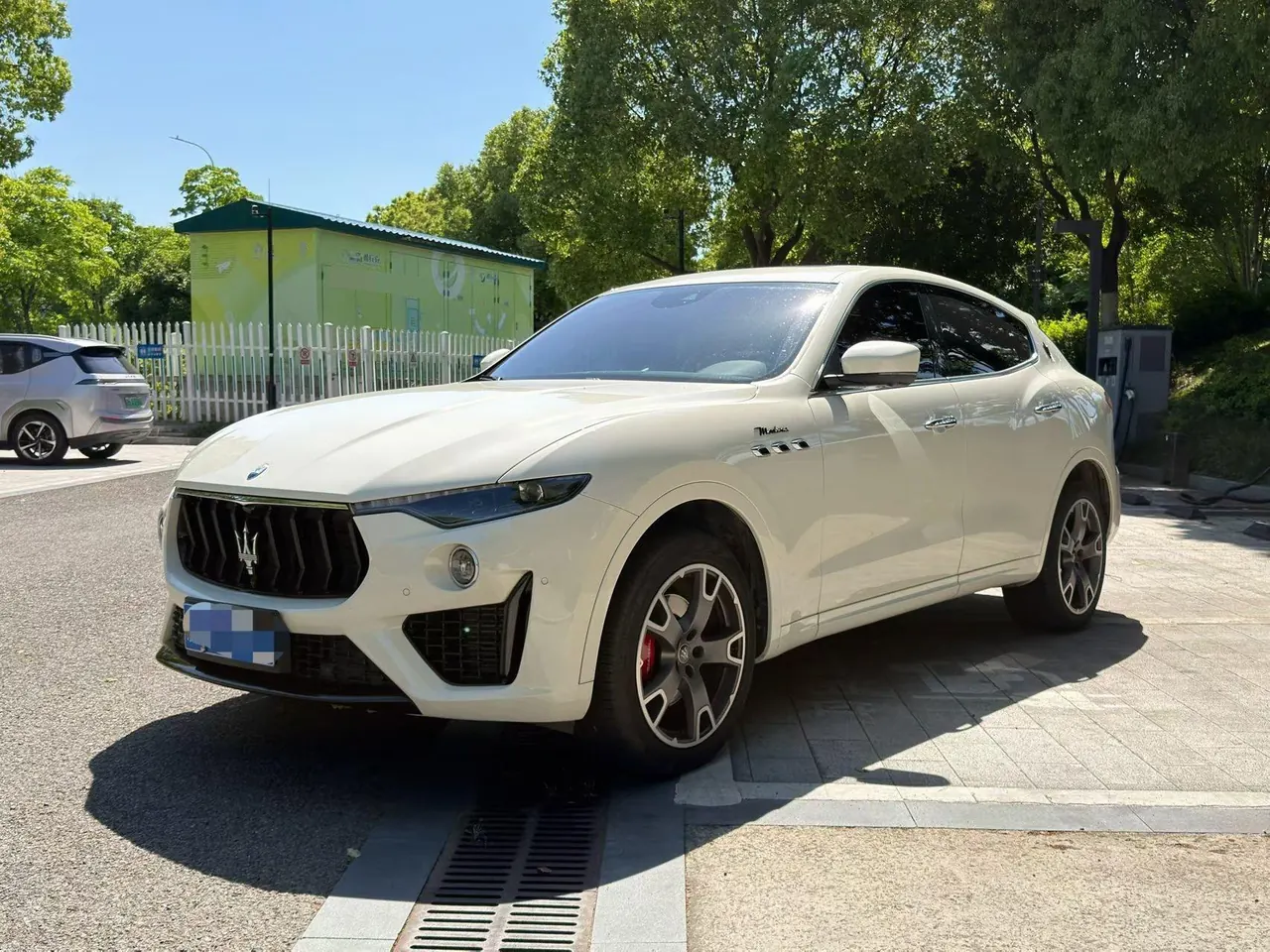 Открыть галерею: Maserati Levante (Imported) 2022 Levante 48V 2.0T GT Sharp Edition Automatic Gear