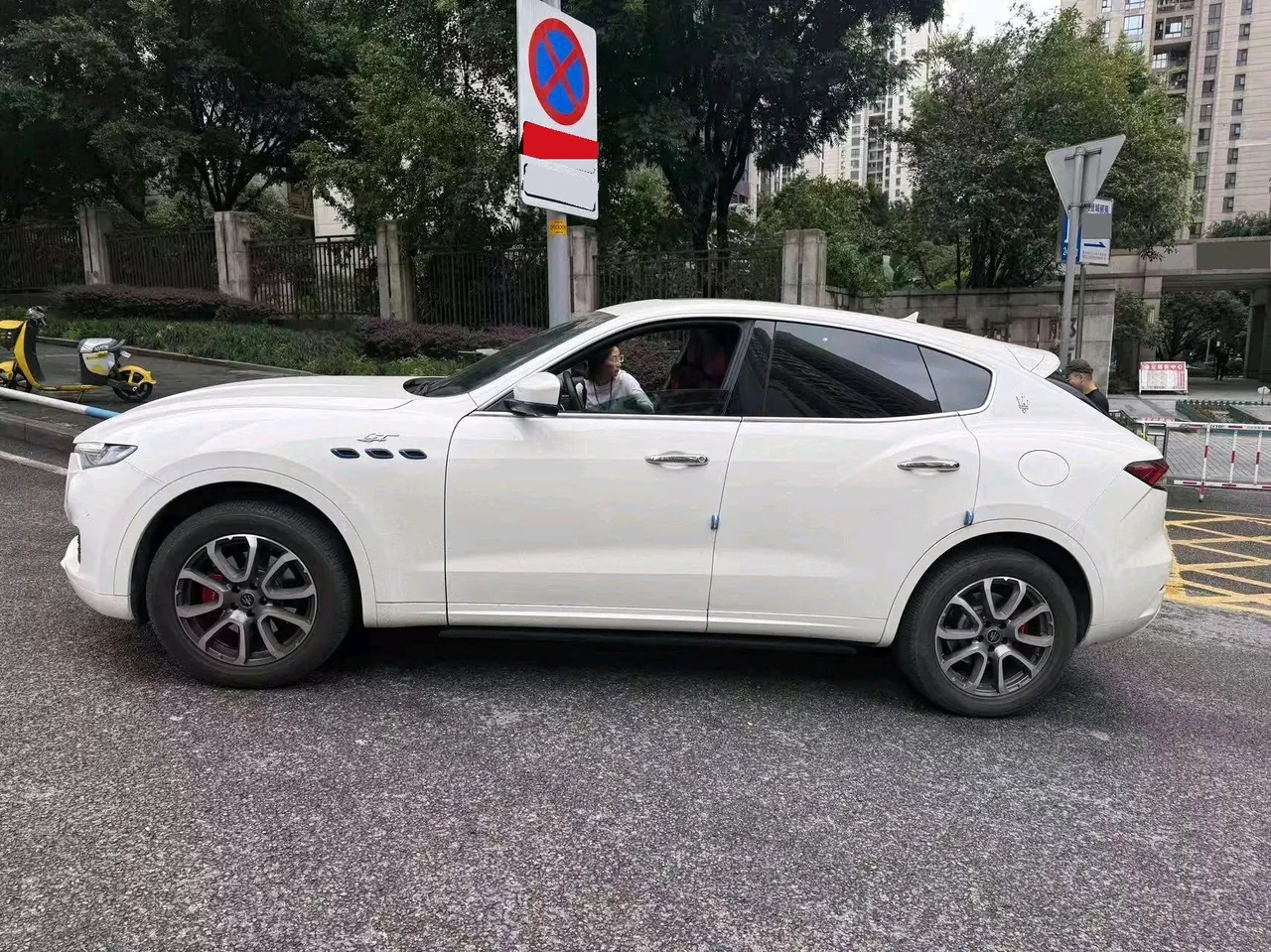 Maserati Levante (Imported) 2022 Levante 48V 2.0T GT Sharp Edition Automatic Gear 2