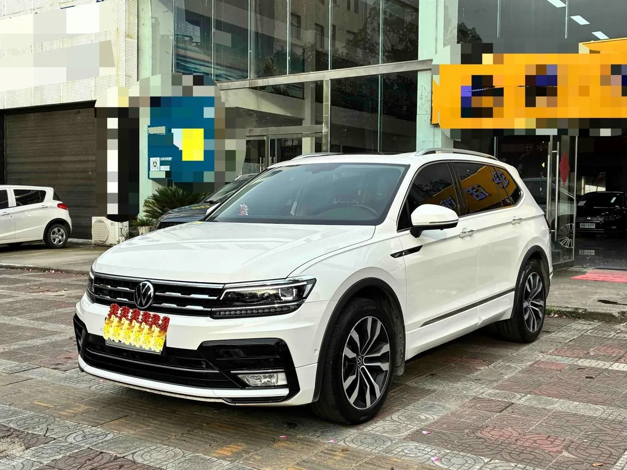 Volkswagen 2021 Tiguan L R-Line 2.0TSI 330TSI Two-Drive Ultimate Automatic Gear - View 1