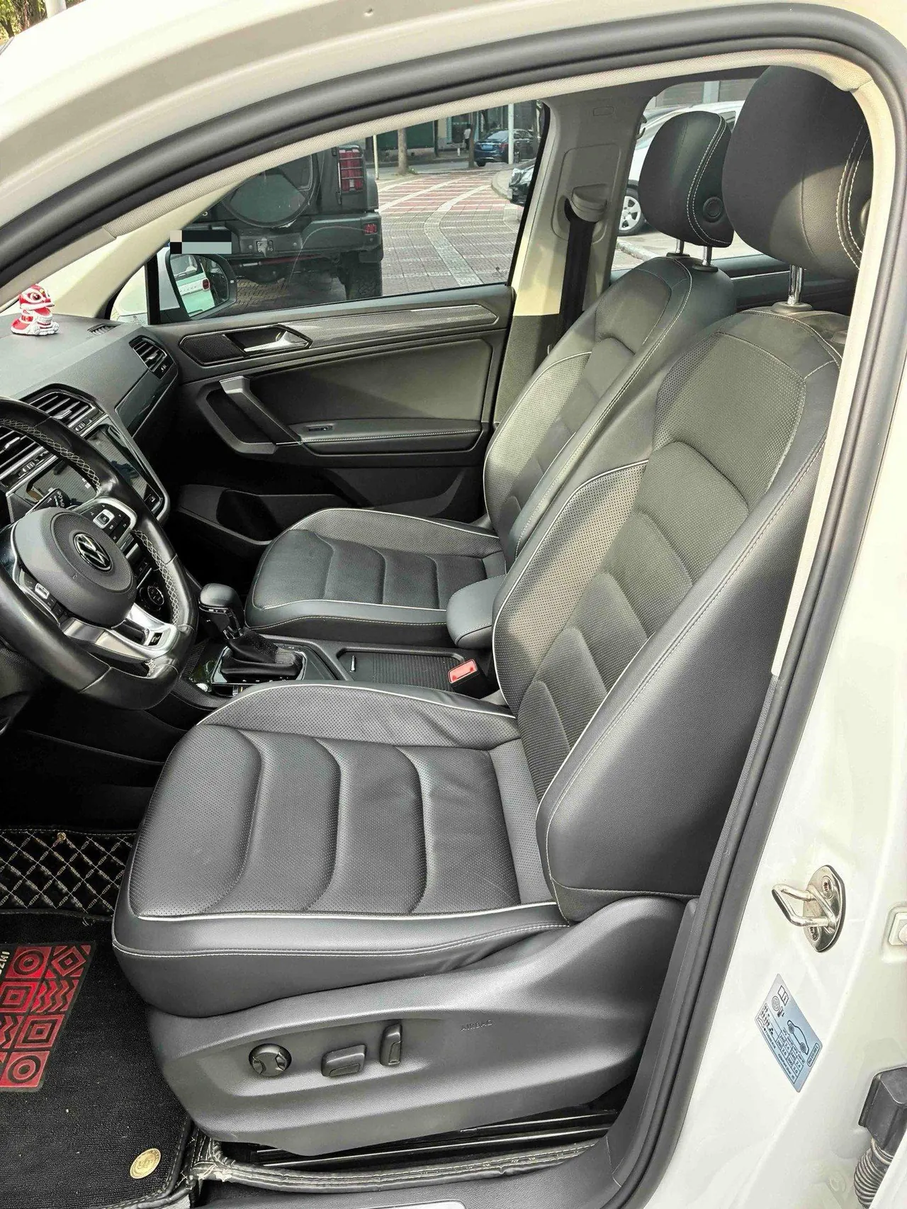 Volkswagen 2021 Tiguan L R-Line 2.0TSI 330TSI Two-Drive Ultimate Automatic Gear 2