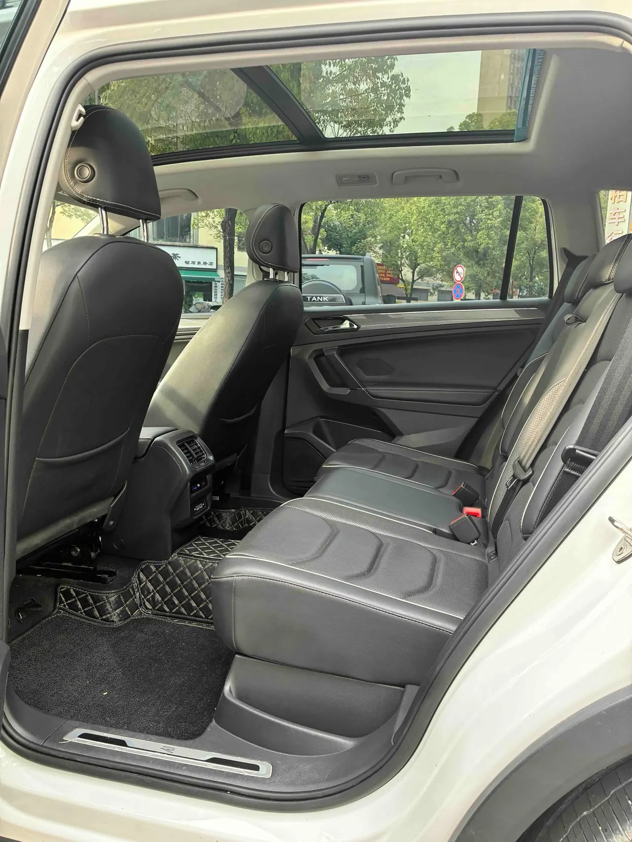 Volkswagen 2021 Tiguan L R-Line 2.0TSI 330TSI Two-Drive Ultimate Automatic Gear 3