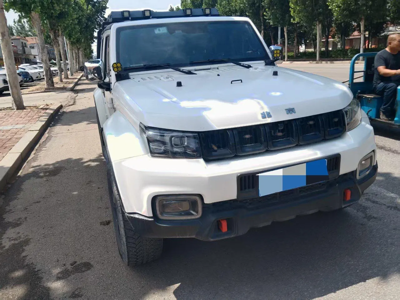 Beijing 2021 BJ40 2.0T four-wheel drive blade hero version chivalrous automatic gear 2