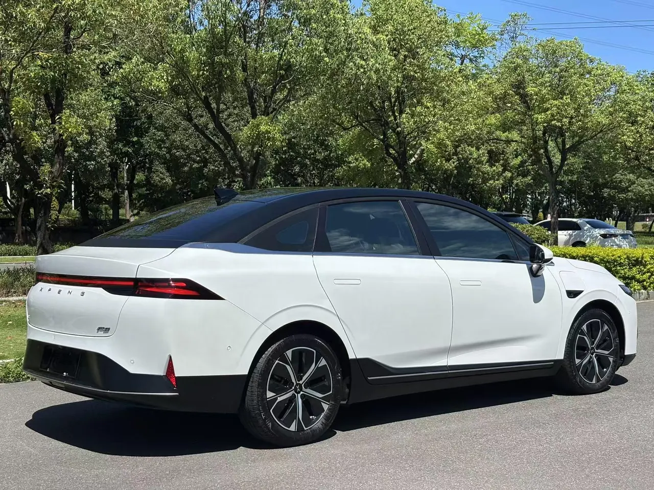 Xpeng 2021 P 5 550P automatic gear 3