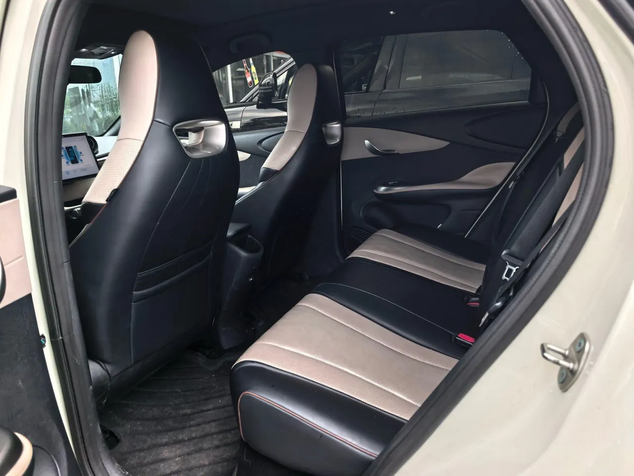 BYD 2024 Dolphin Glory Edition 420km Fashion Edition Automatic Gear 3
